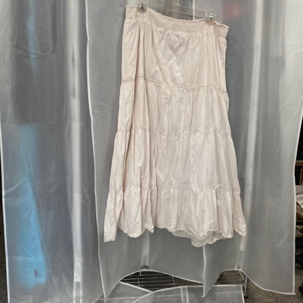 Layered skirt w/ lace detail